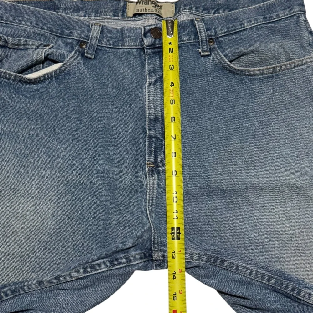 Wrangler Z2S0SW Light Wash Relaxed Fit Cotton Denim Jean Shorts Men's 38‎